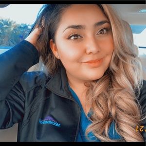 Meet your Posher, Raquel